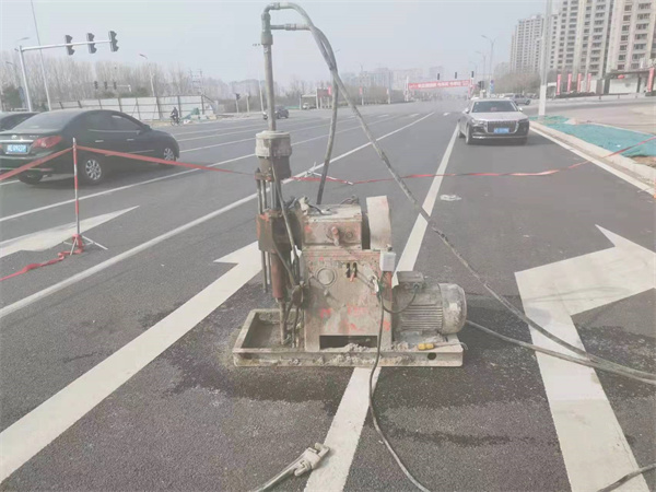 望都公路路面下沉沉降开裂注浆加固施工